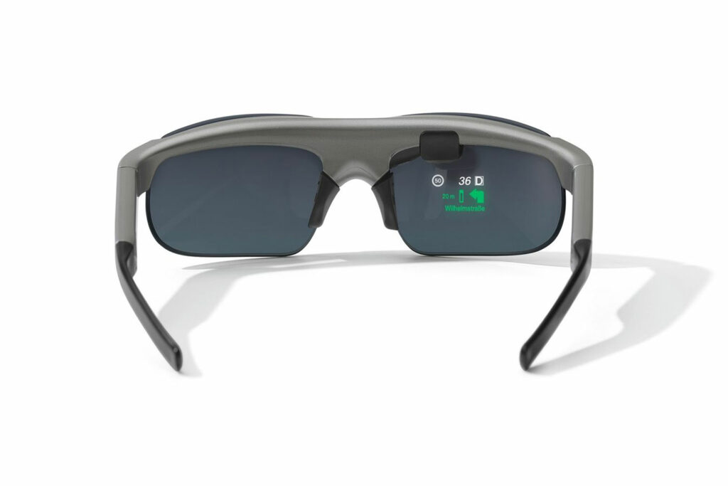 Hypermade-Magazine-Mobile-BMW ConnectedRide Smartglasses from back
