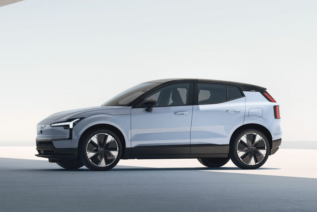 Hypermade.com-Volvo Elektro-SUV EX30 Seitenansicht von außen