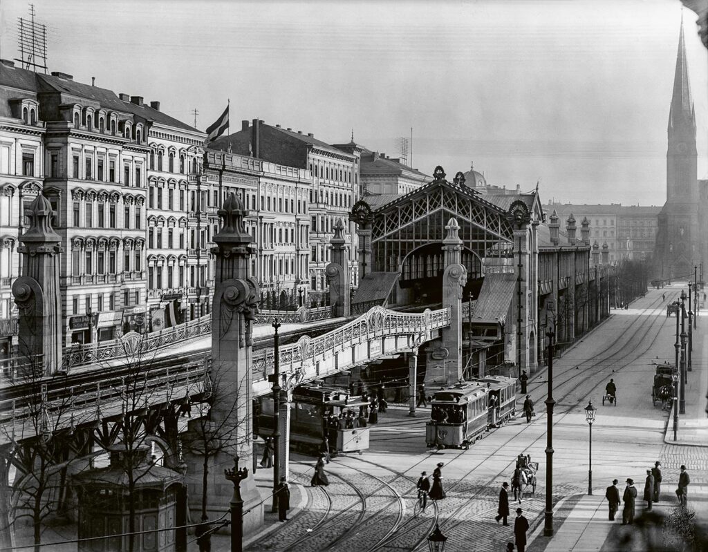 Bruno Möhring, U-Bahn Sta􀆟on Bülowstraße, Berlin-Schöneberg, 1902
Landesarchiv Berlin: Abb. 11 (Foto: Waldemar Titzenthaler)