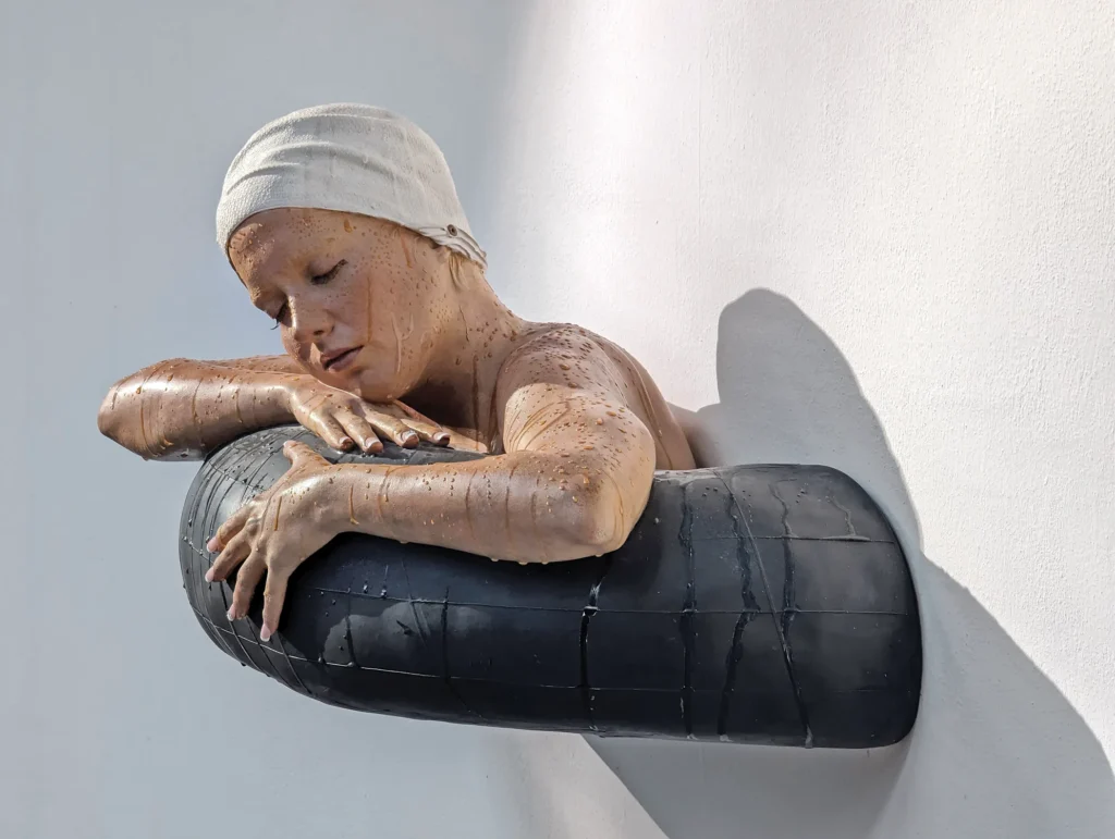 Carole Feuerman - Carole A. Feuerman Innertube, 1984–97 43.2 x 81.3 x 38.1 cm Oil on resin  Photo: David Brown