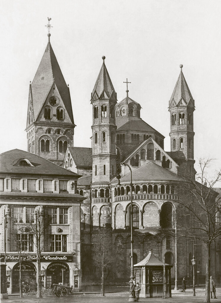 Blick vom Neumarkt auf St. Aposteln, um 1930
© Kölner Fotoarchiv