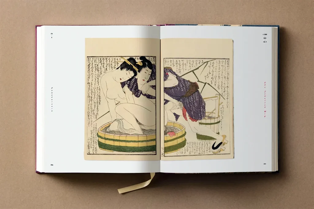 Libro aperto di Hokusai Shunga che mostra una scena di bagno erotico in xilografia