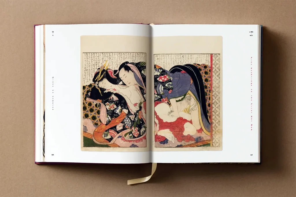Libro aperto di Hokusai Shunga che mostra una stampa erotica in xilografia di una coppia